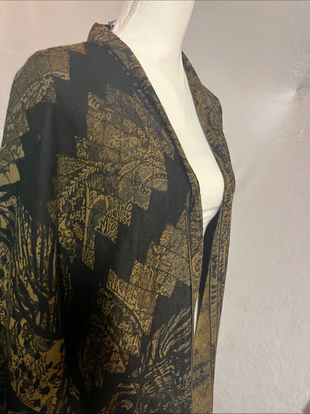 Black & Gold Open-Front Draped Kimono Jacket - Picture 10 of 10